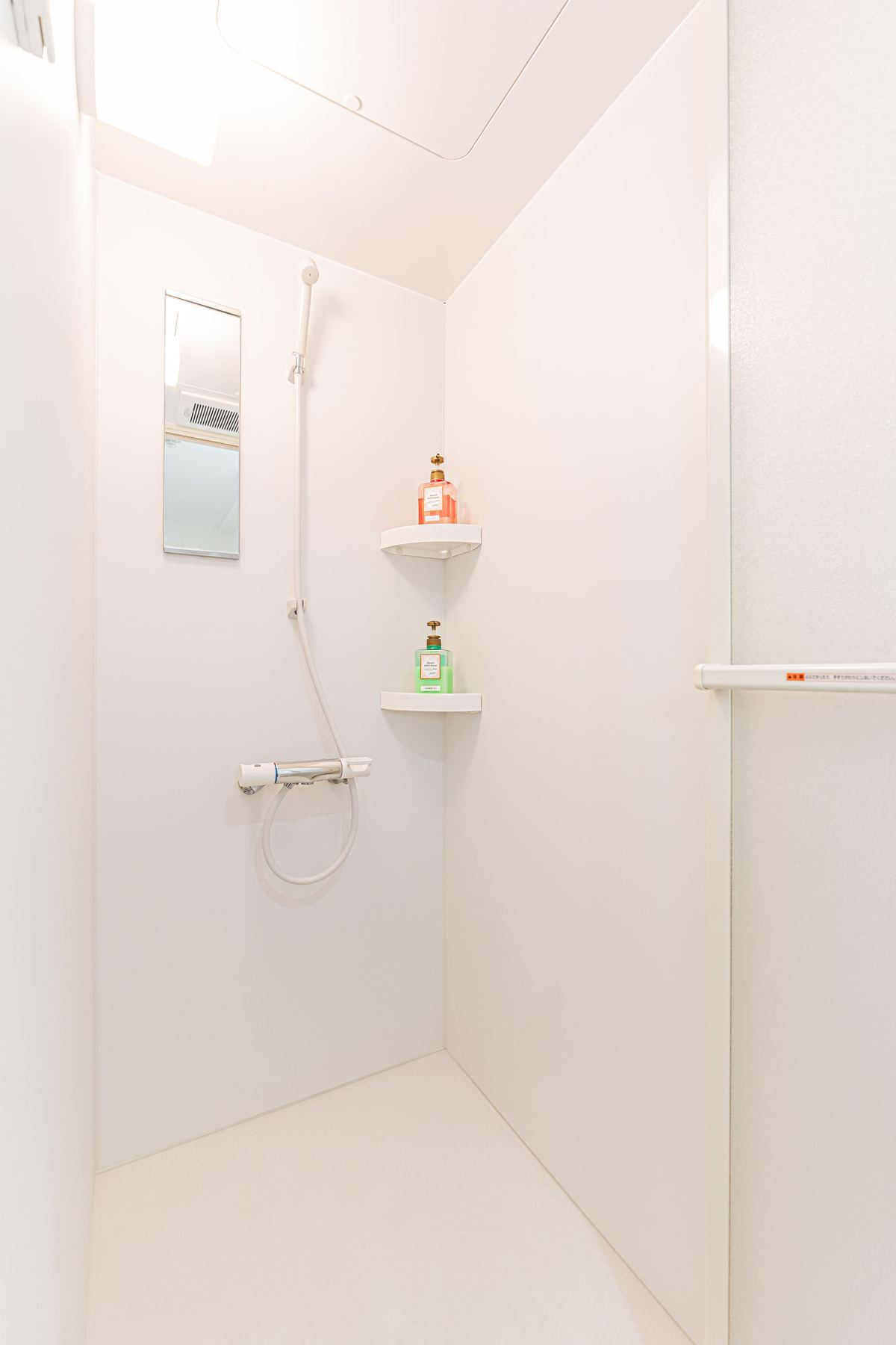 Twin room shower