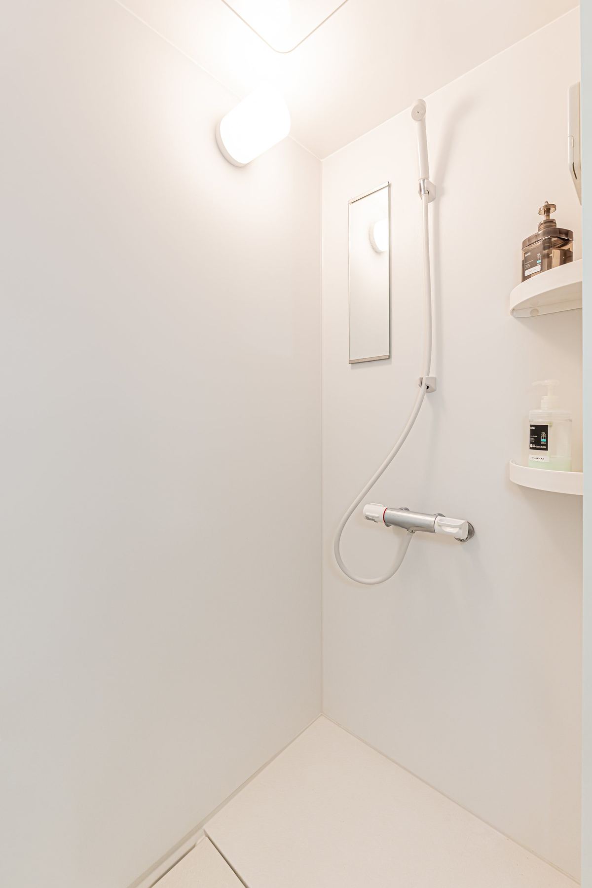 Twin room shower